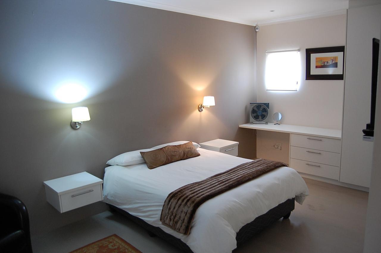 Longacre Olive & Vineyard Estate Guest House ลางเงอบาน ภายนอก รูปภาพ